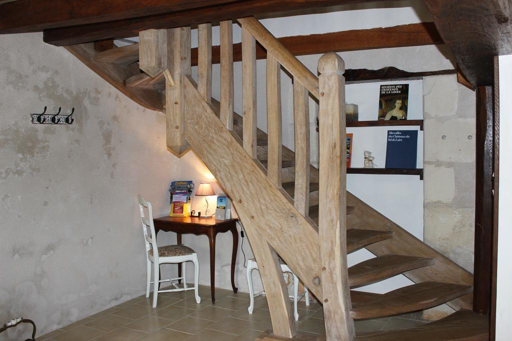 Gites A L'Ombre Des Chenes Châteauvieux Стая снимка
