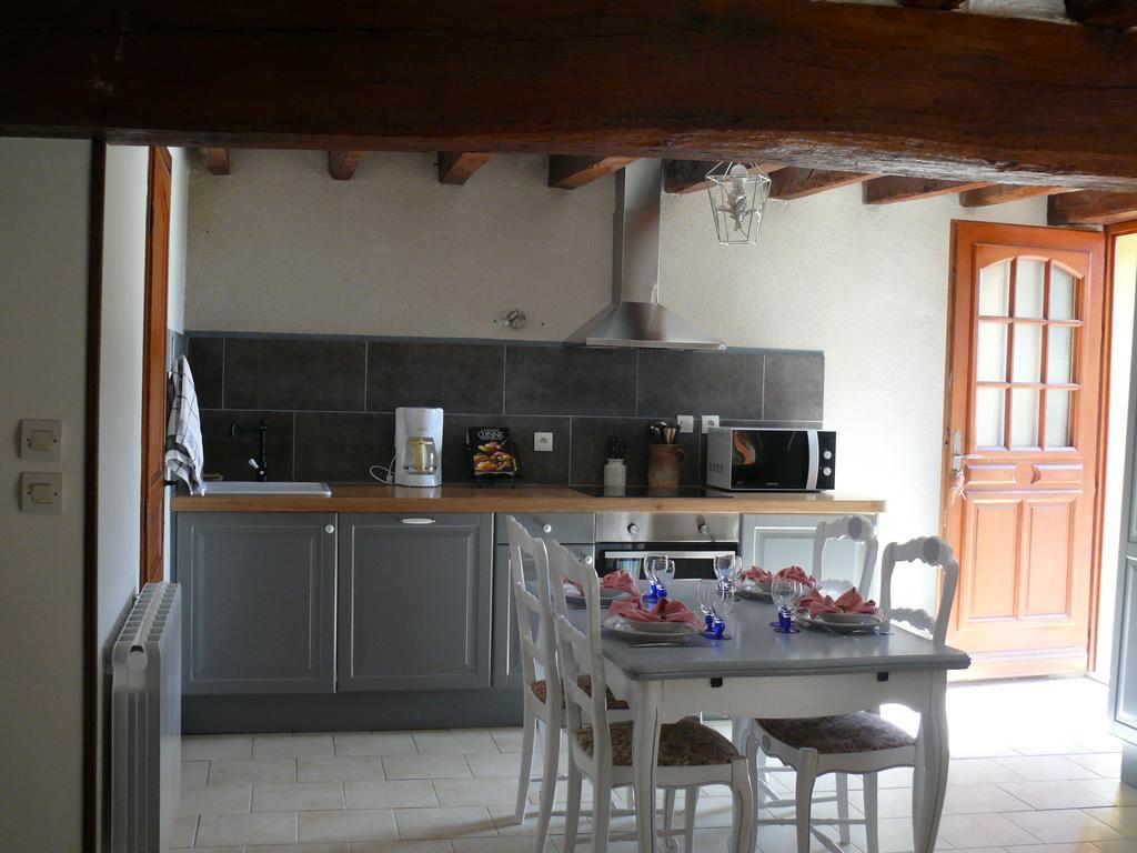 Gites A L'Ombre Des Chenes Châteauvieux Стая снимка